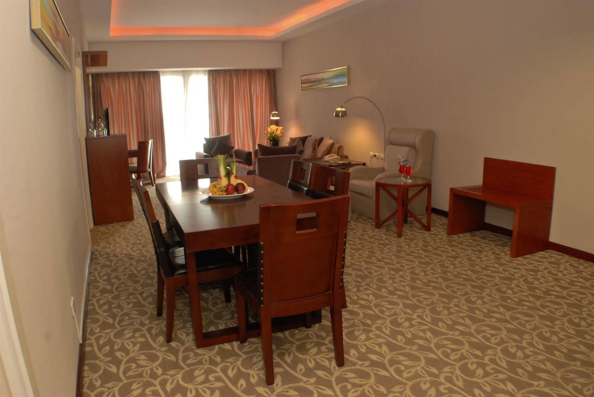 Sunlight Hotel Puerto Princesa Екстер'єр фото