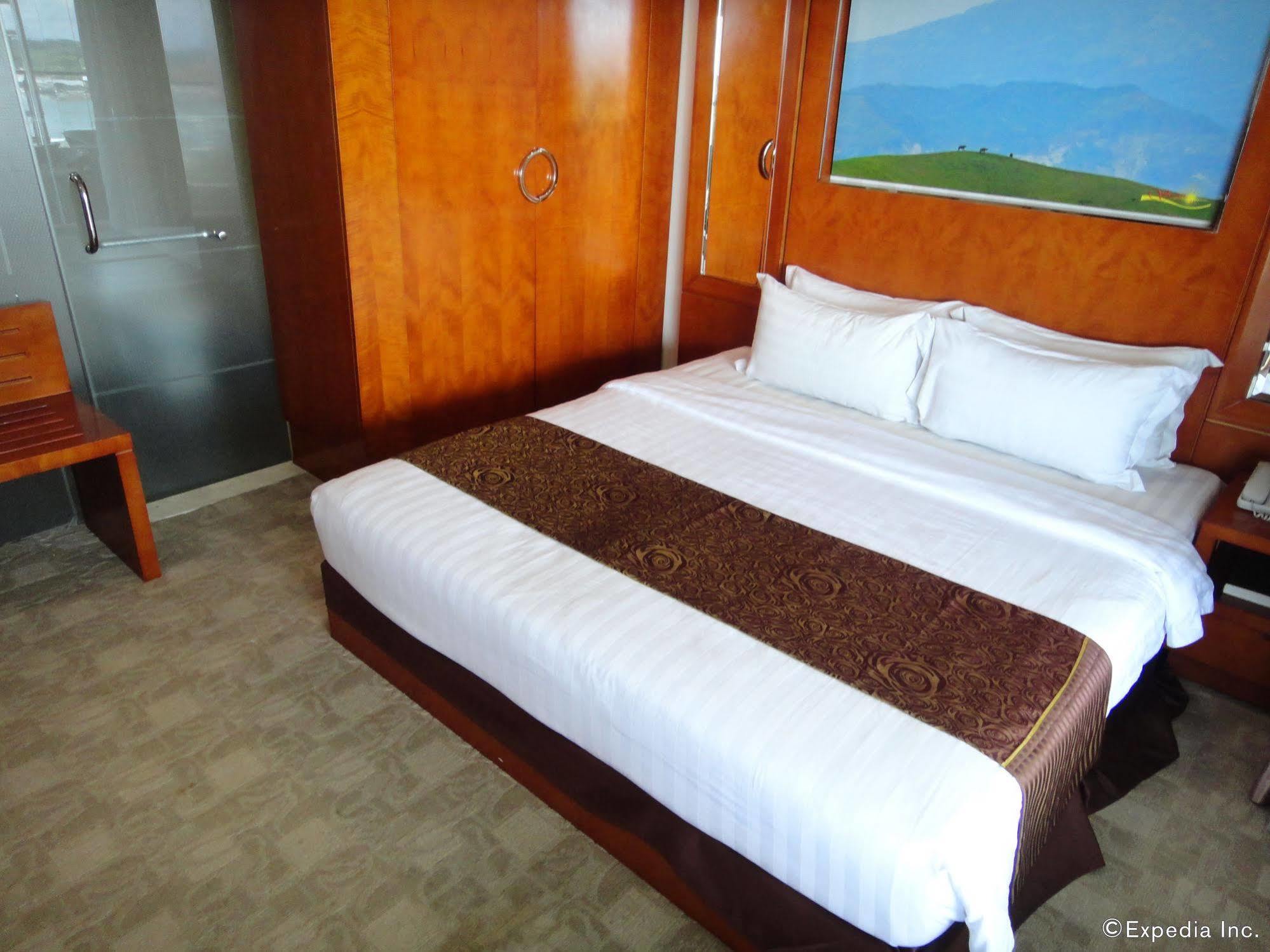 Sunlight Hotel Puerto Princesa Екстер'єр фото