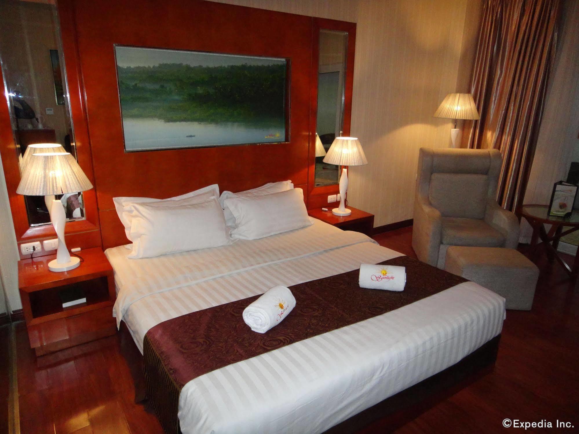 Sunlight Hotel Puerto Princesa Екстер'єр фото